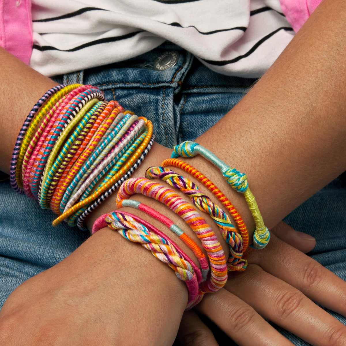 Portable Loopdedoo set for crafting anywhere and anytime.