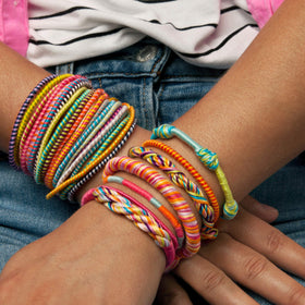 Portable Loopdedoo set for crafting anywhere and anytime.