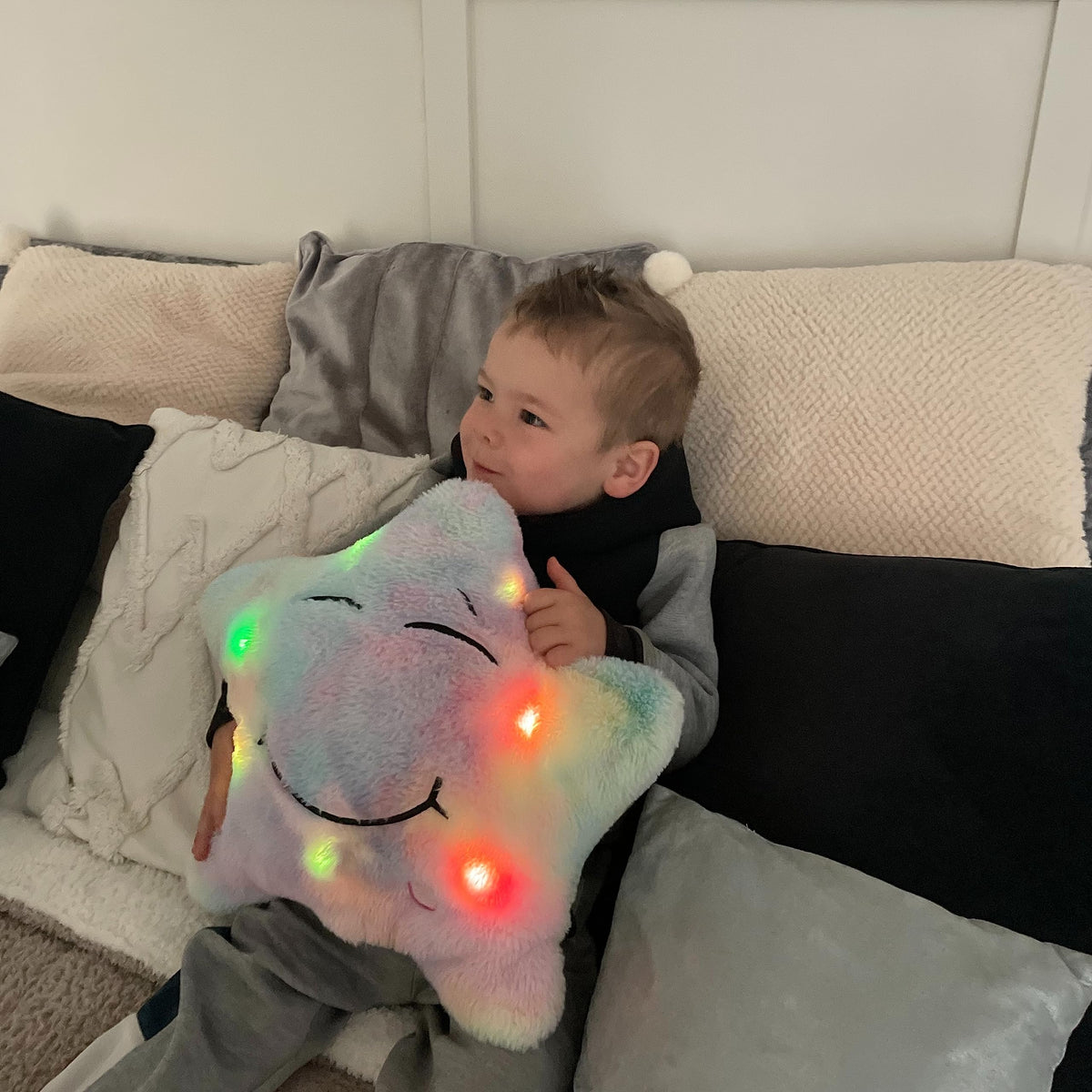 LoveHugs star can be hung from ceiling or door for versatile use.