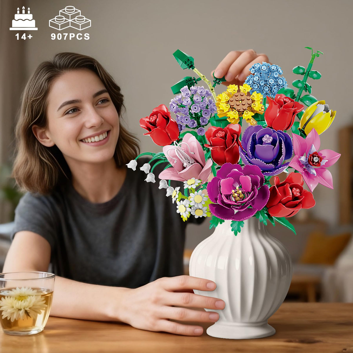 Loyratche customizable petals and leaves enable personal bouquet designs and flexible display