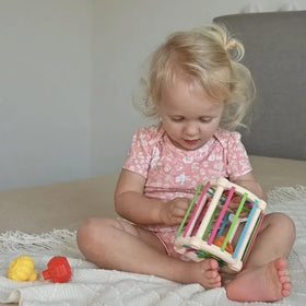 LUCKFUTURE wooden sorting toys encourage logical thinking through sorting.