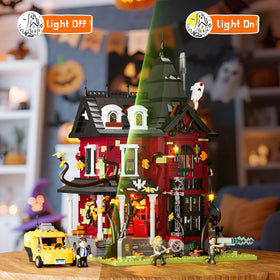 Lumibricks dim yellow main light highlights the mansion's base mood.