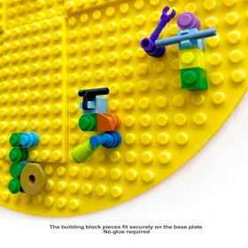 Lycnufrewolf brick accessory pack included for easy customization.