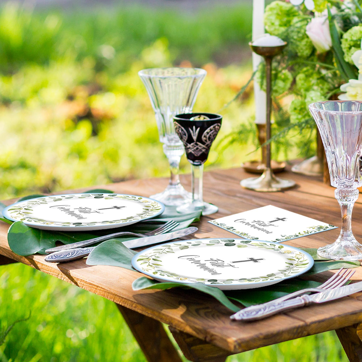 LyhongParty complete 100-piece set simplifies party setup and cleanup.