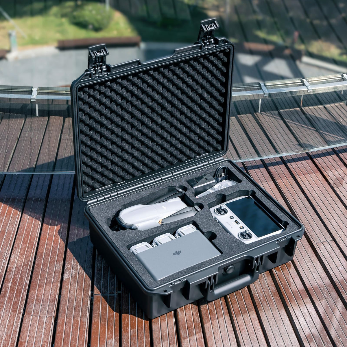 Dimensions of the Lykus MA310 case shown for compact packing.