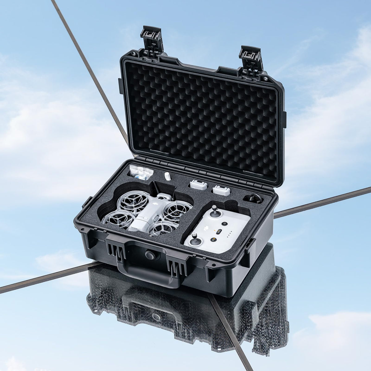 Lykus Titan N200 lid open for quick gear access