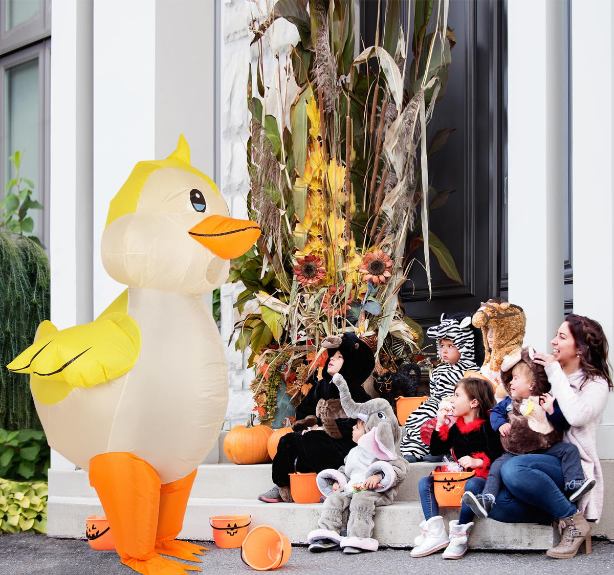 M MH ZONE inflatable duck costume group photo moment with friends