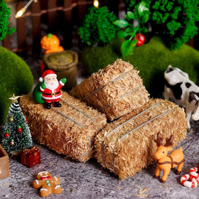 Maasechs table decor with hay bales adds rustic warmth to celebrations