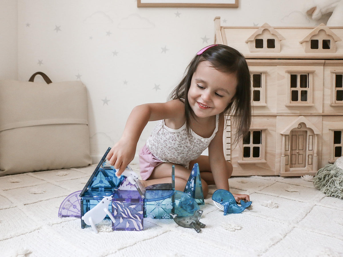 MAGNA-TILES Arctic Animals seal image encourages cooperative play and exploration.