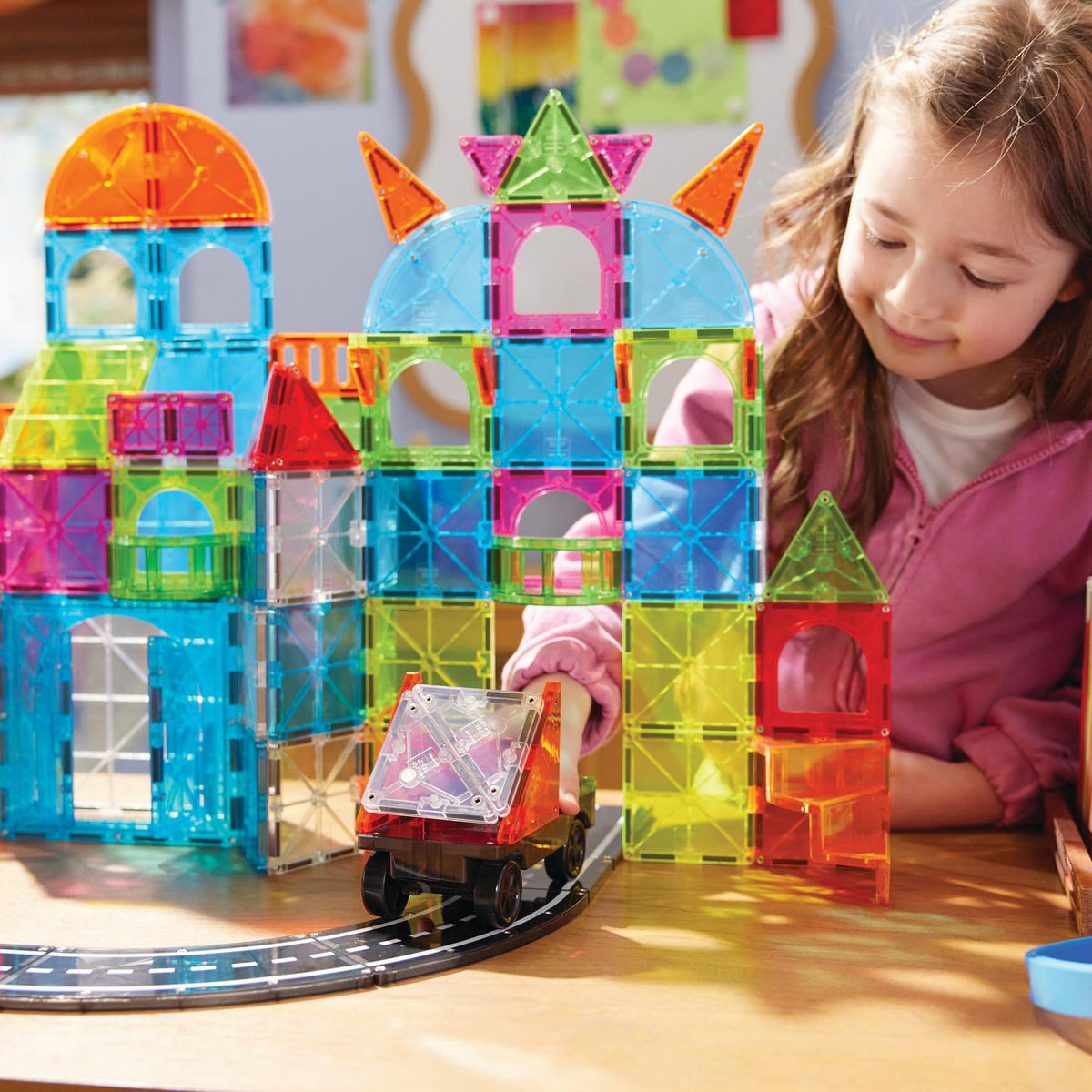 MAGNA-TILES City Center wheeled vehicle chassis enables easy car construction and dynamic play scenarios.
