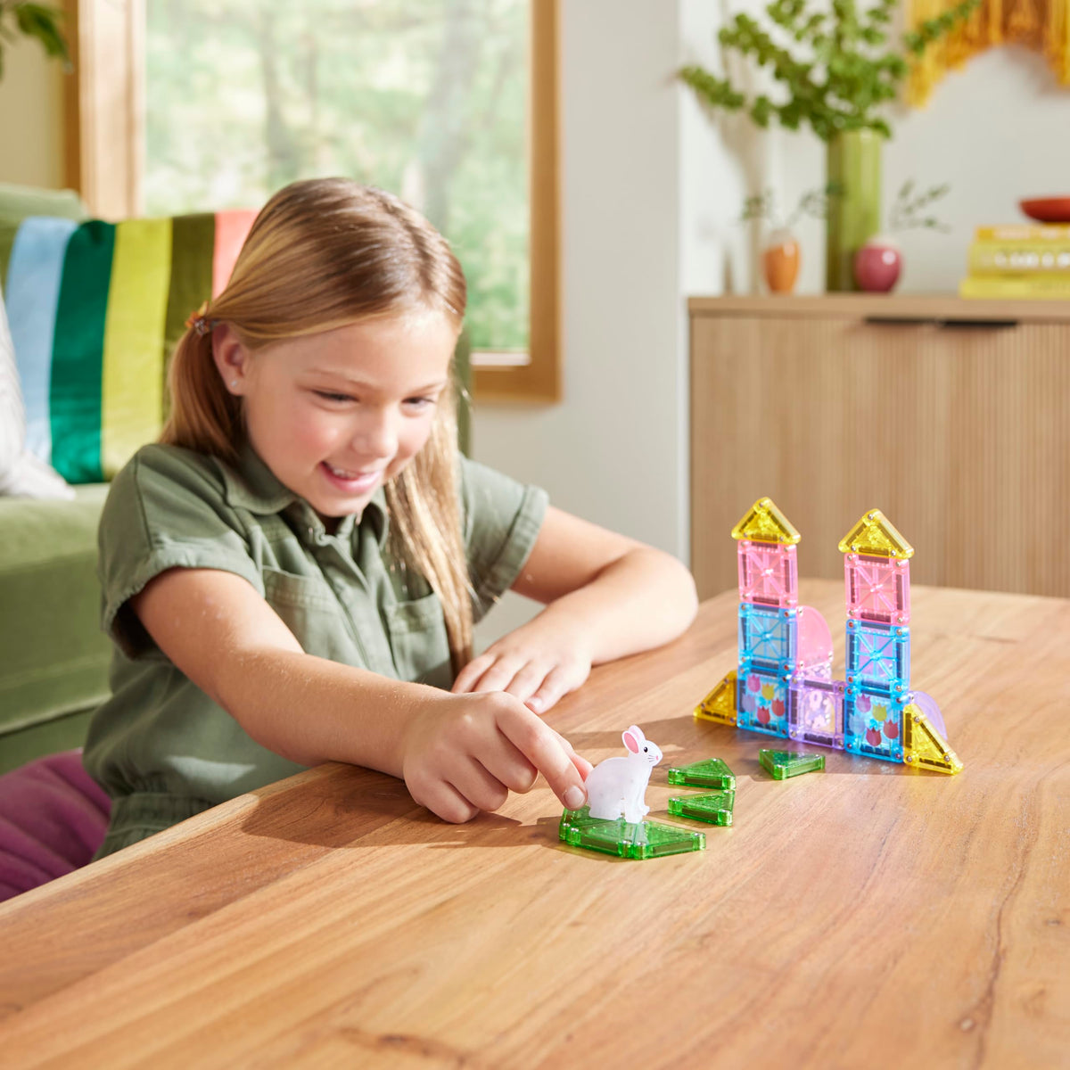 MAGNA-TILES microMAGS quarter circle pieces support imaginative architecture and smooth curves