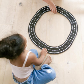 MAGNA-TILES Roads curved piece creates smooth racetrack curves for driving fun