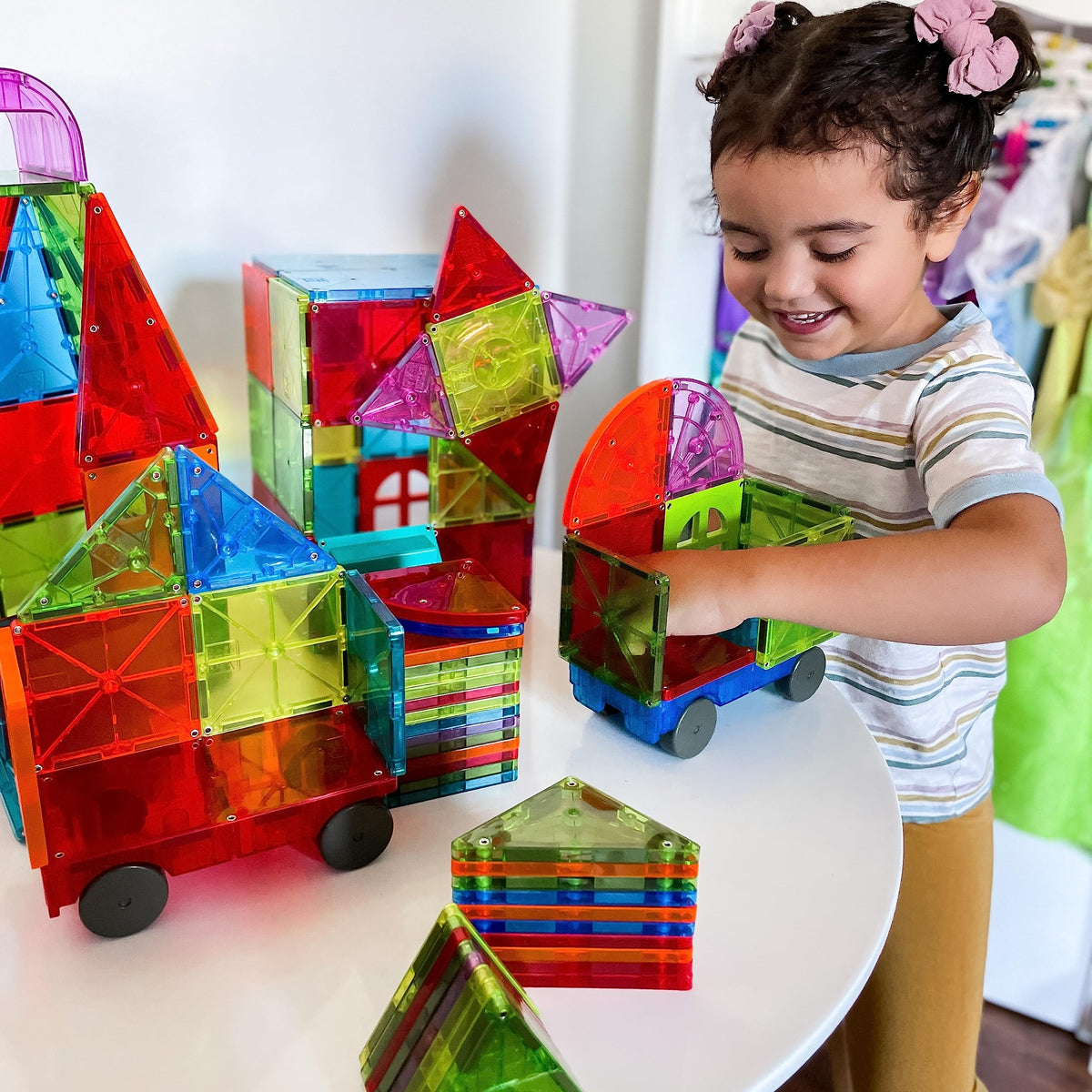 MAGNA-TILES Metropolis windows and arches unlock storytelling and teamwork in architecture play