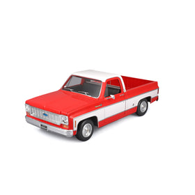 Maisto 1:18 Chevrolet C10 Cheyenne Super front view for premium display