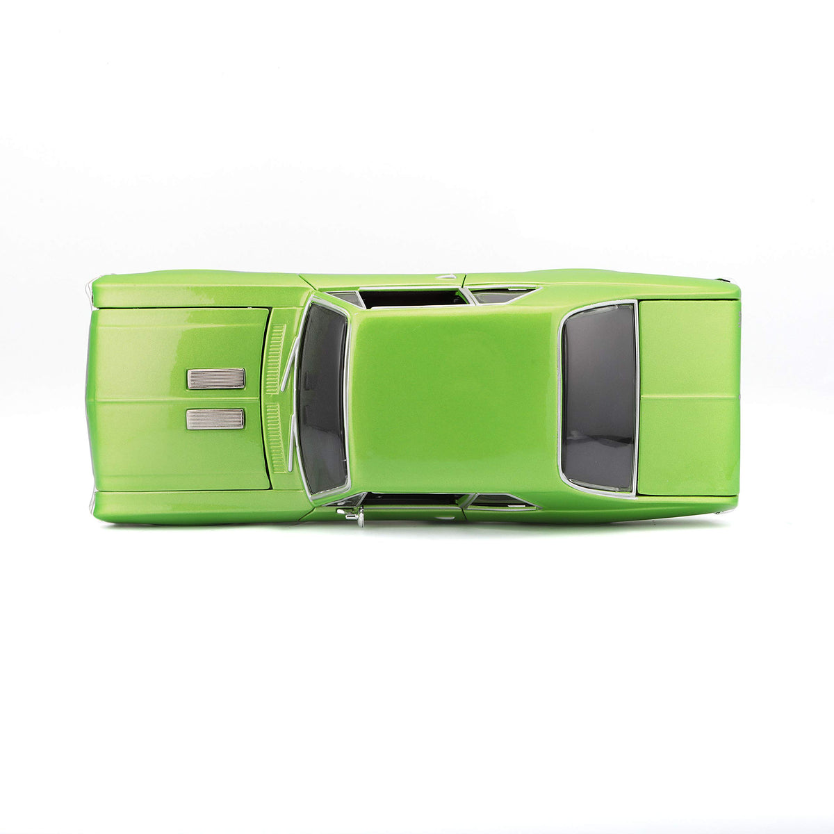Maisto 1:24-scale Nova SS chassis detail highlights realistic undercarriage.