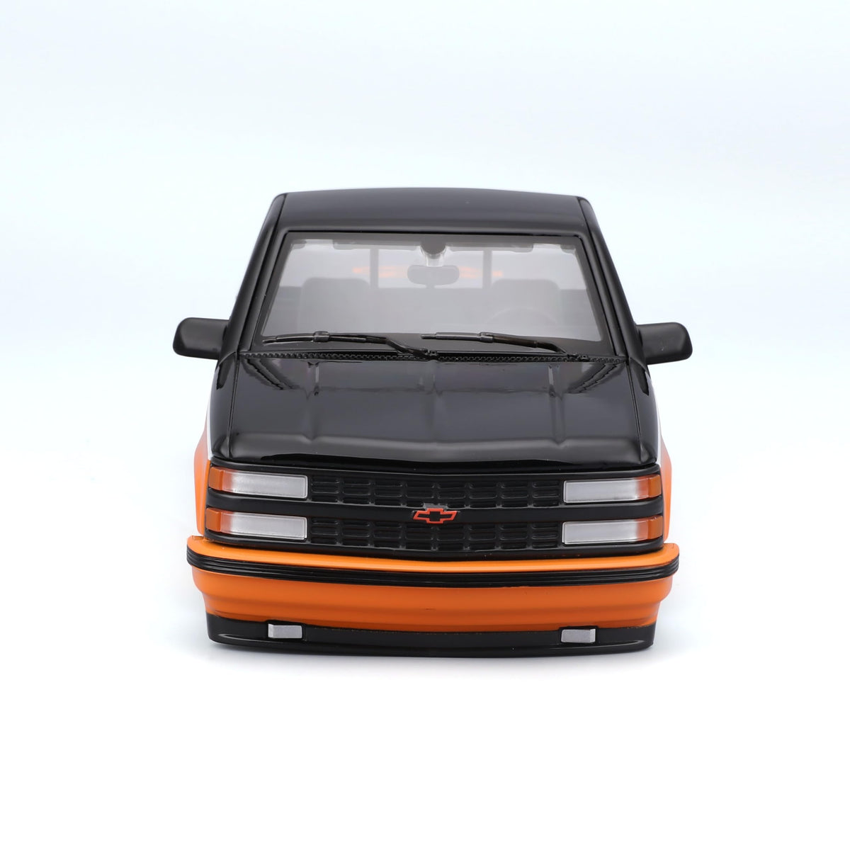 Maisto Harley-Davidson Custom 1993 Chevy Pickup wheel detail for accurate movement