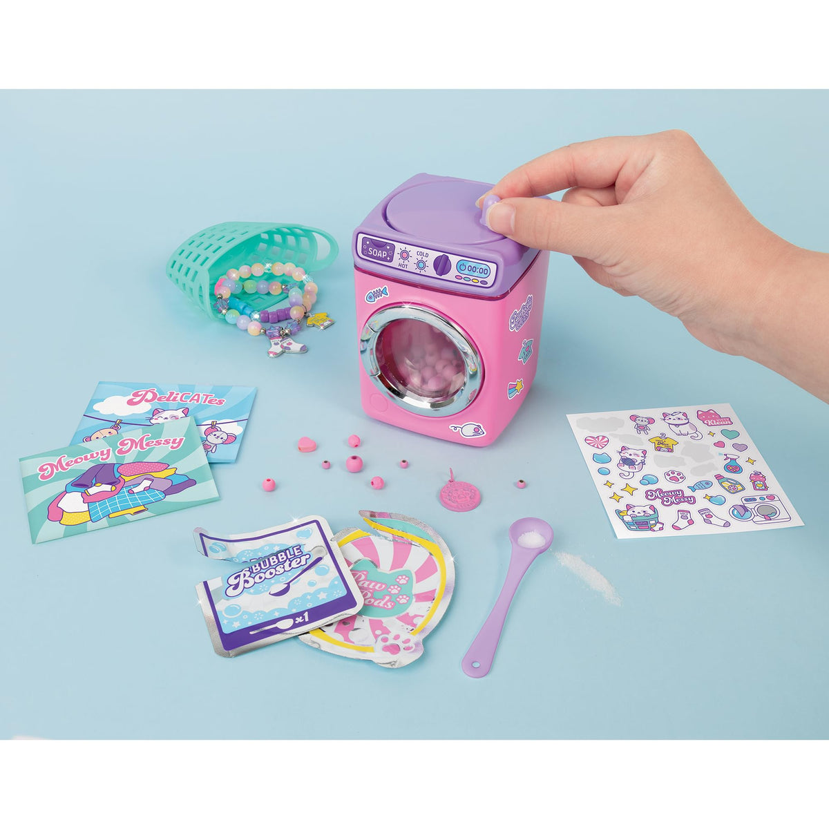 Make It Real Purr-Fect Wash N Bead Bracelets bubble-booster sachets in action