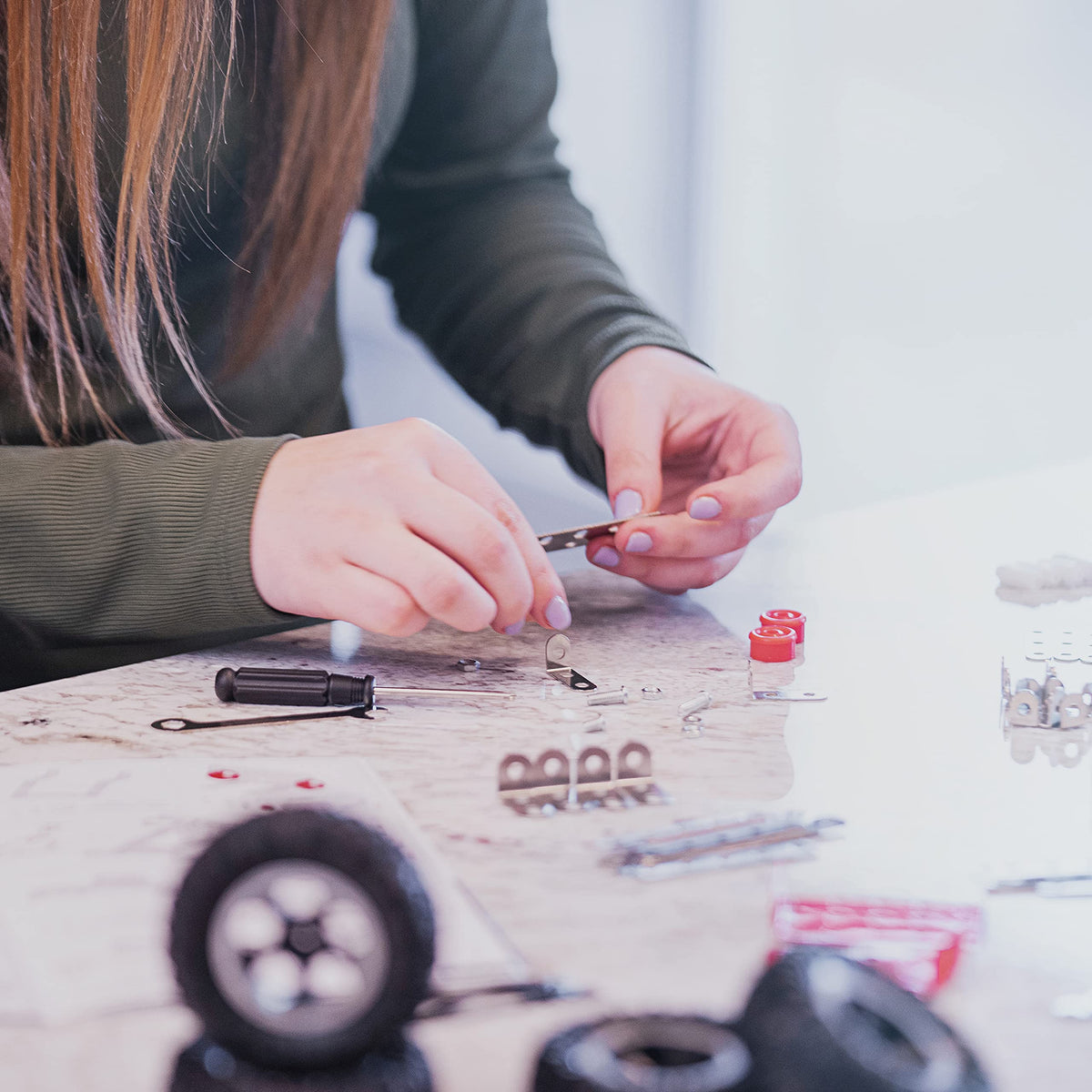 Maluvrian Erector Set open package: excitement starts with the satisfying unboxing