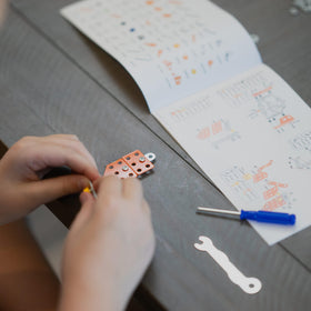 MALUVRIAN two-model set demonstrates robot and excavator options for creative play.