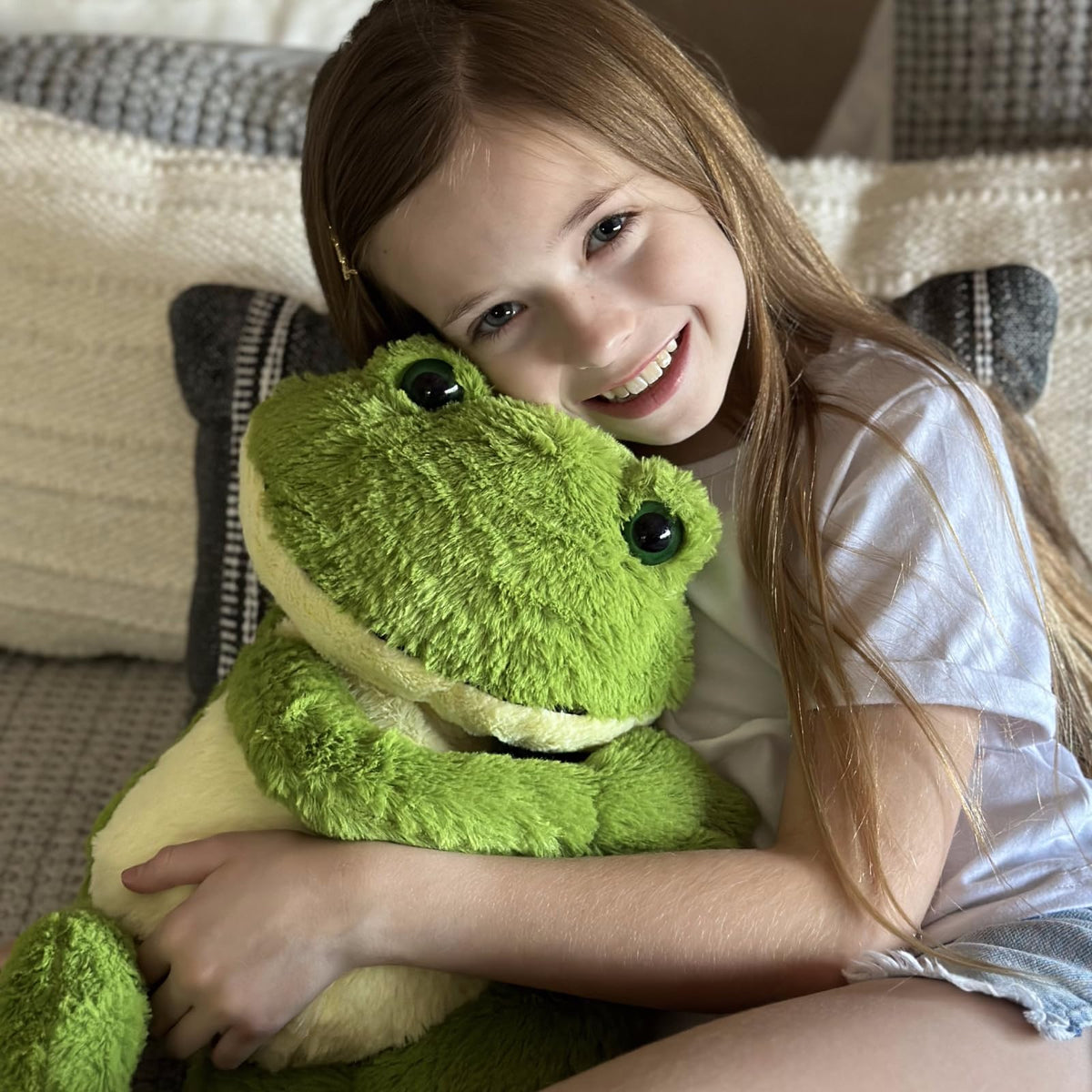 MaoGoLan 24-inch giant frog side view plush, perfect as a comforting bedtime buddy.