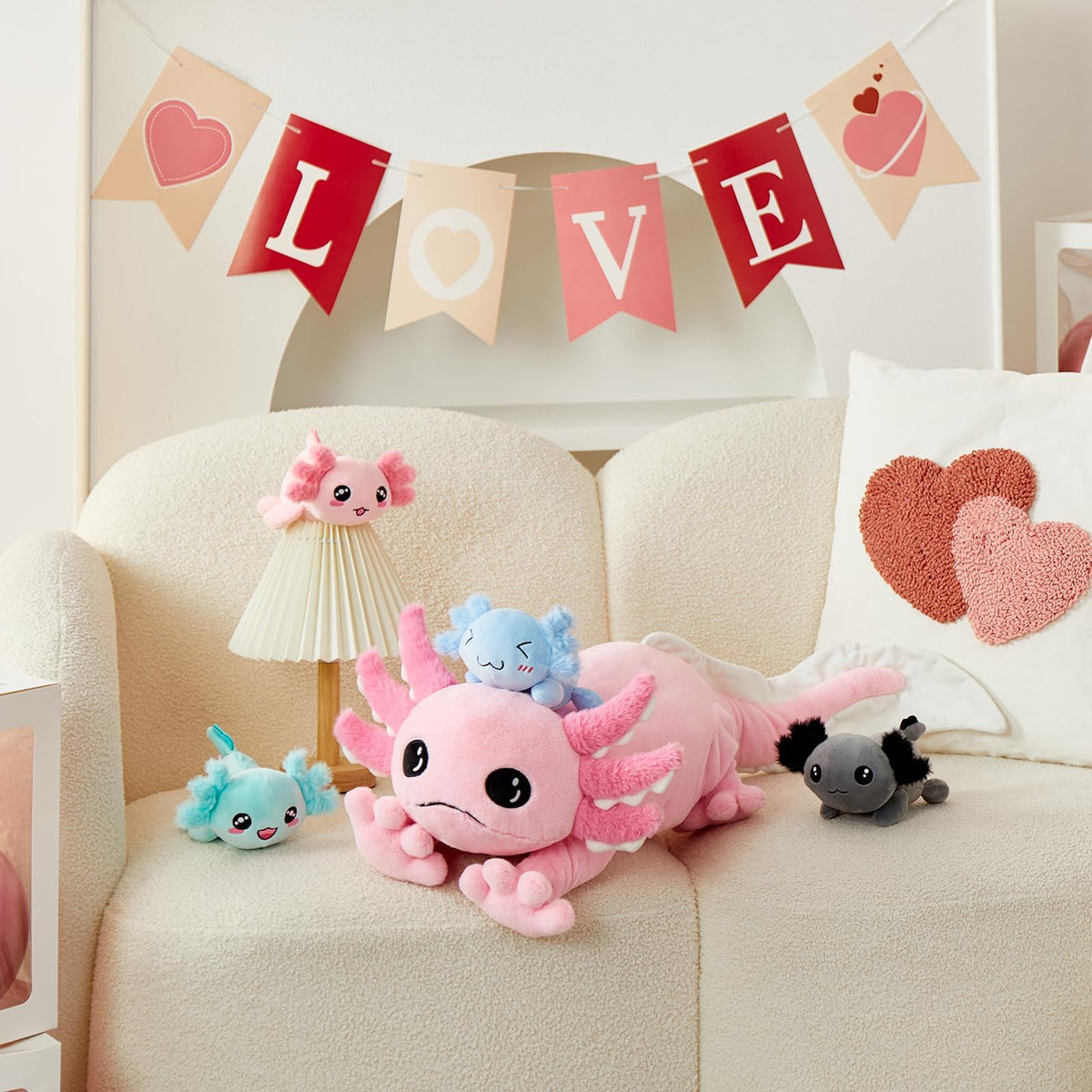 MaoGoLan axolotl babies inside belly with zipper invites imaginative play.