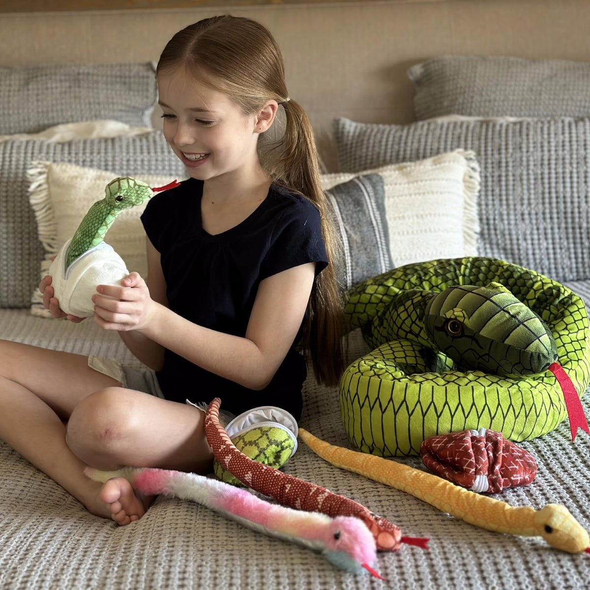 MaoGoLan decorative plush snake enhances room, car, or party ambiance.