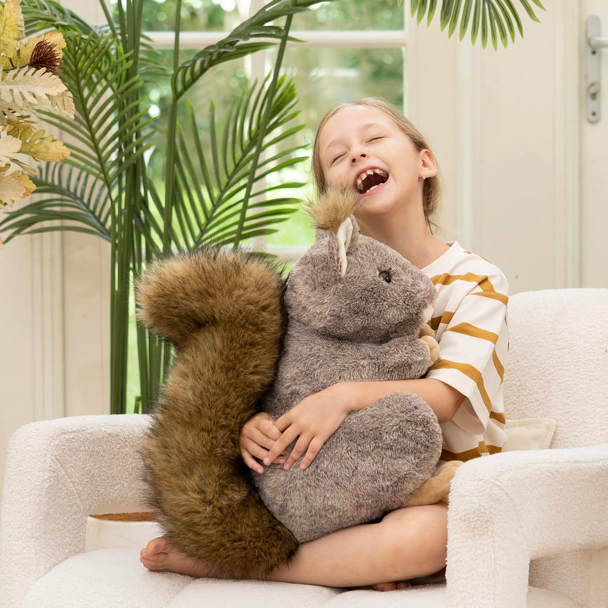 MaoGoLan giant squirrel plush in hugging pose, ready for bedtime stories.
