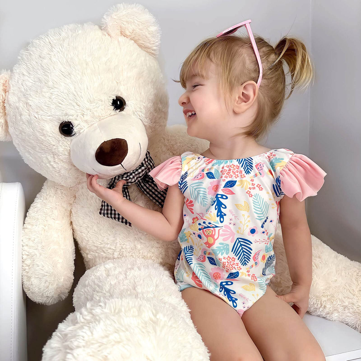 MaoGoLan 47-inch kid-friendly teddy bear for kids and adults.