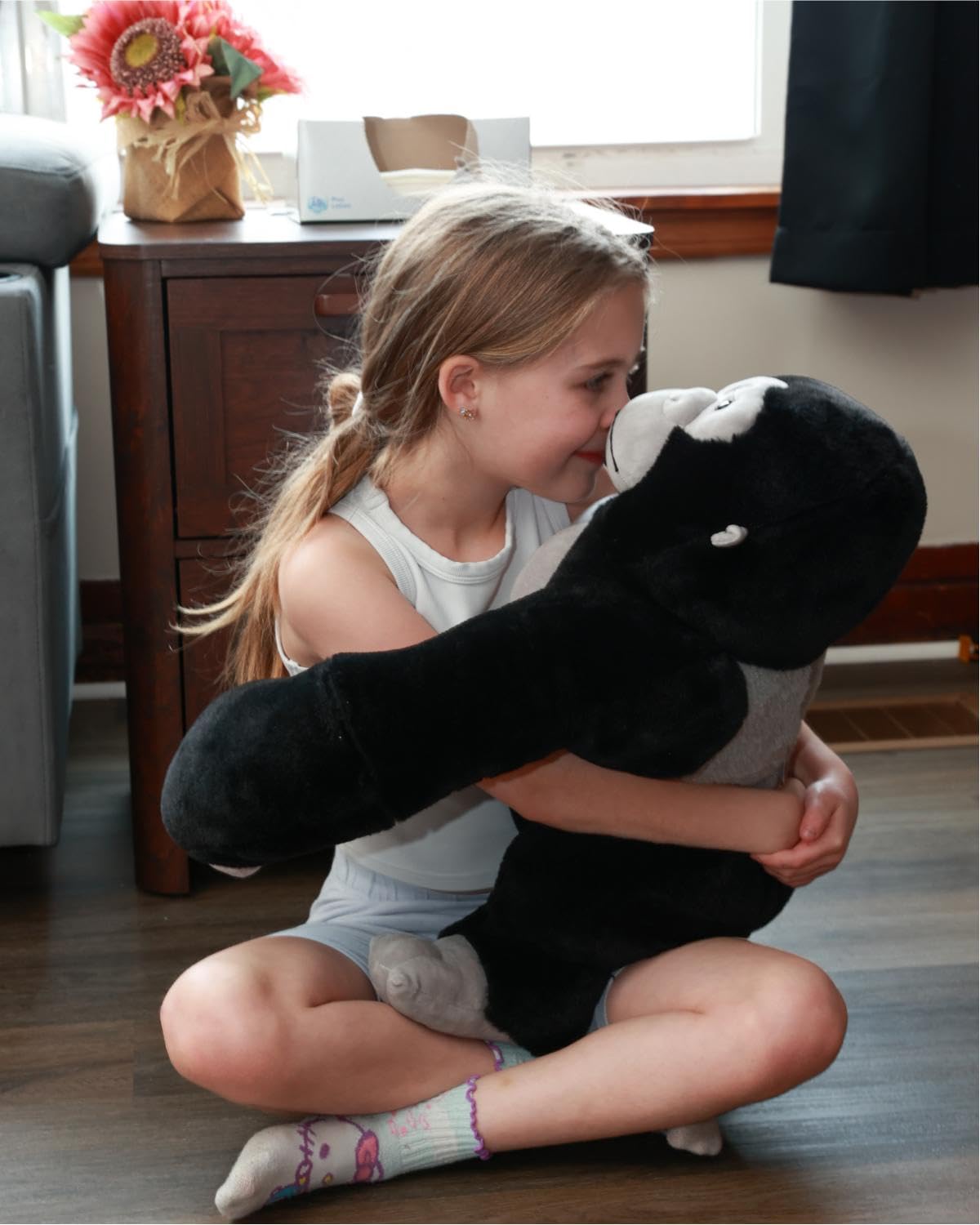 MaoGoLan gorilla plush on a bed for bedtime companionship