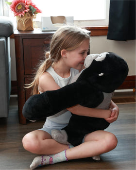MaoGoLan gorilla plush on a bed for bedtime companionship