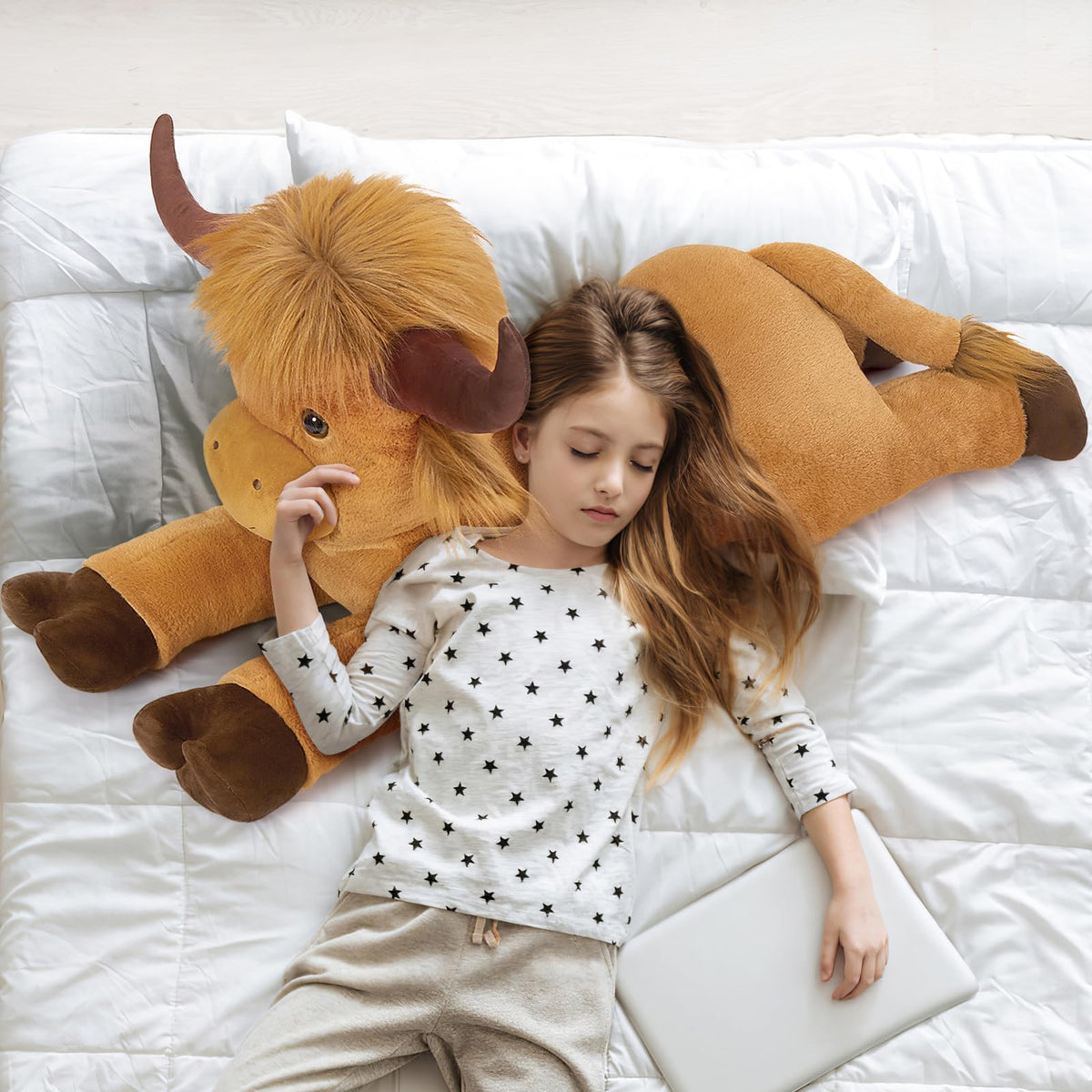 MaoGoLan Highland Cow friendly smile enhances kid-friendly decor.