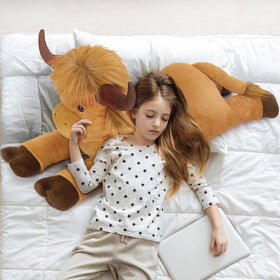 MaoGoLan Highland Cow friendly smile enhances kid-friendly decor.