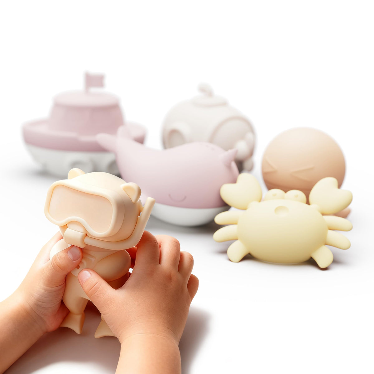MarcZero ocean toys help develop fine motor skills during squeezing and pouring