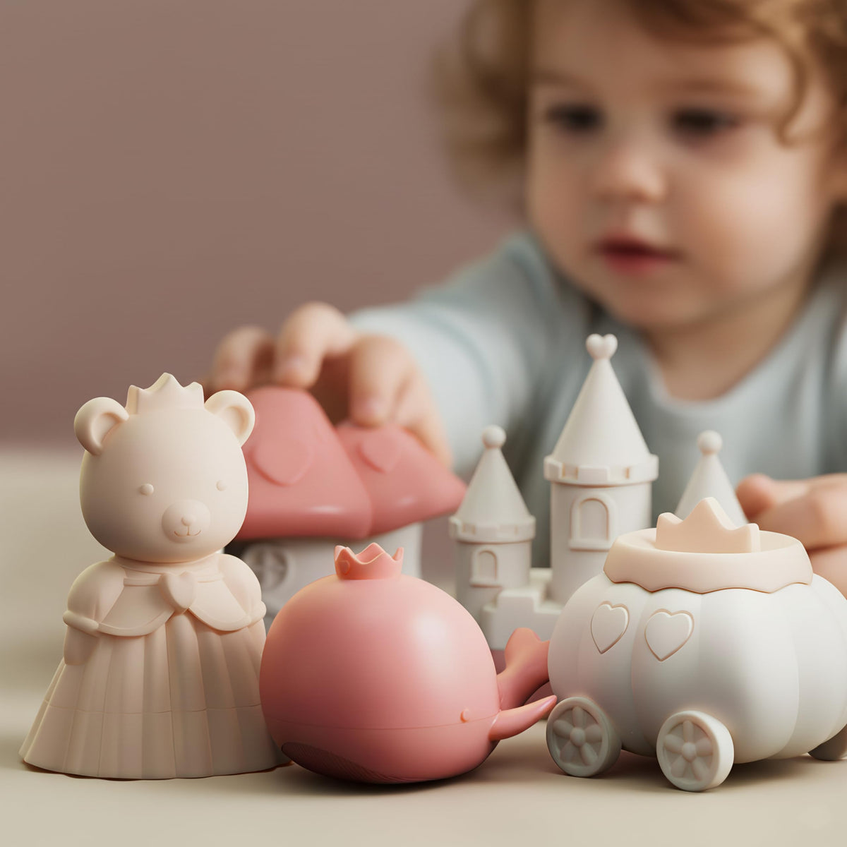 MarcZero Princess toys ideal for pools, beaches, and water tables
