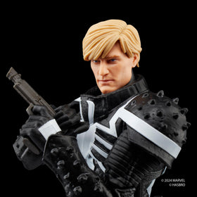 Unmasked head accessory enhances display versatility for collectors.