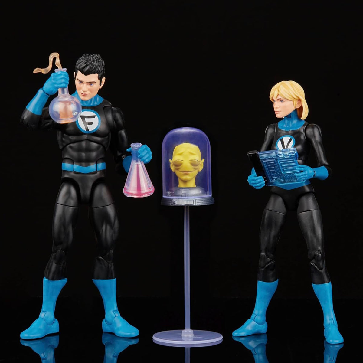 Marvel Legends accessories spread showing 15-piece set for versatile setups.