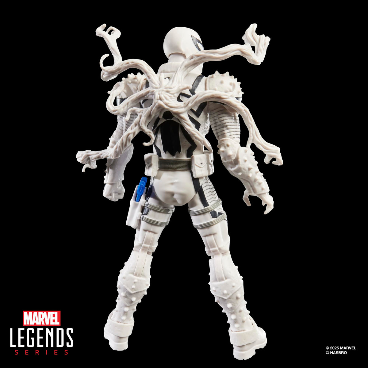14 accessories set enhances posing and play options