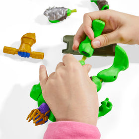 Marvel MixMashers deluxe accessories add shields and maces for dramatic action scenes.