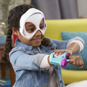 Includes two projectiles for quick reloads during pretend battles with Spider-Gwen set.
