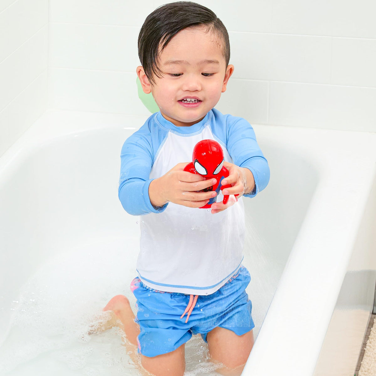 Marvel Spidey & Friends Hulk squirter with lid keeps bath toys organized and accessible.
