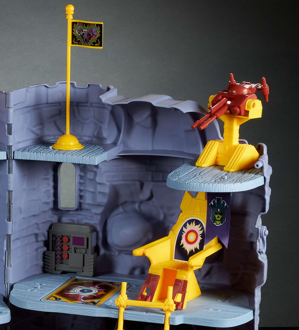 Masters of the Universe elevator to the upper level for dynamic action