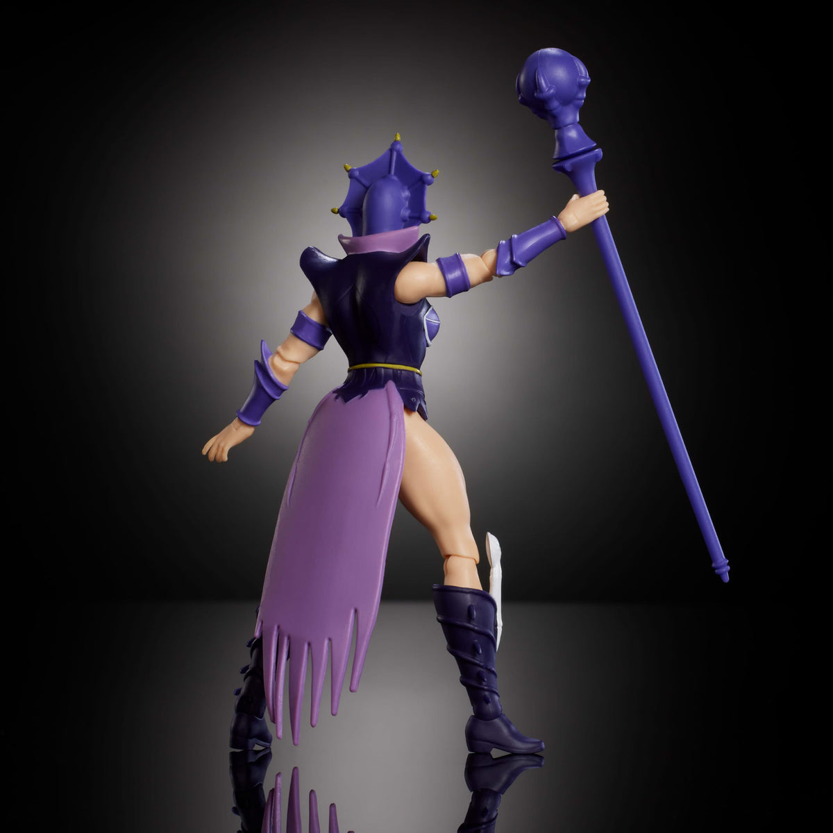 Masters of the Universe Origins Evil-Lyn attack pose for dynamic display and play