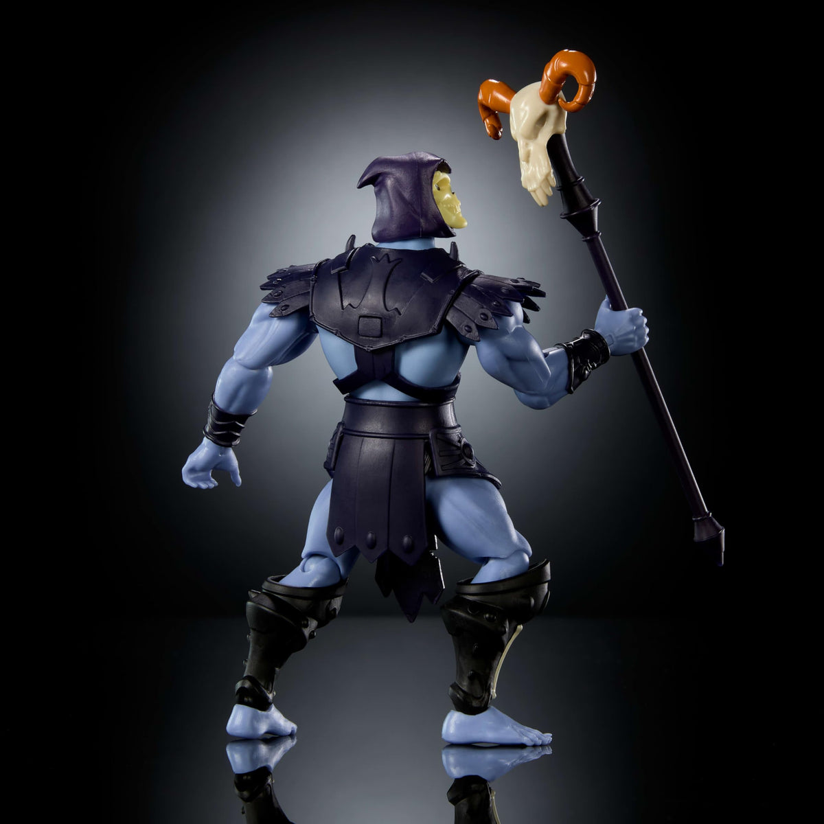 Removable armor pieces enable mix-and-match with other figures