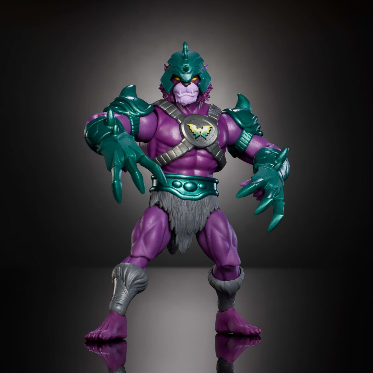 Panthor-Man 16-point articulation enables dramatic battle poses.