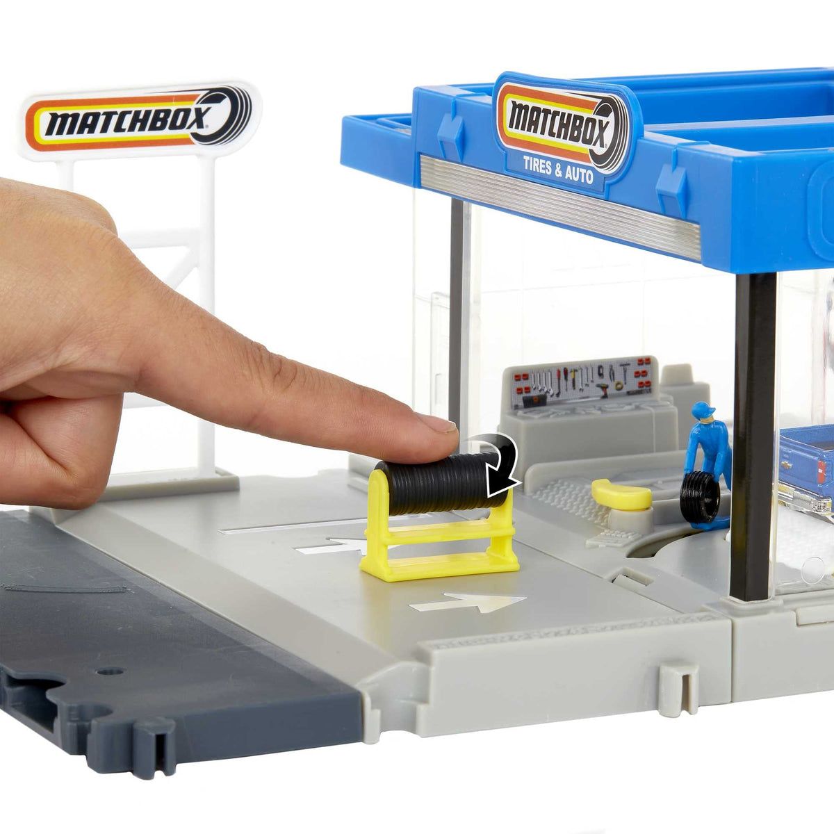 Matchbox Auto Shop wheels display and lift enables tire changes during play.