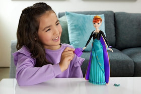Anna Spin and Reveal flower opening reveals the themed Arendelle backdrop