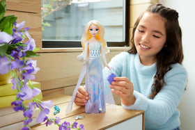 Elsa mystery bags reveal accessories for wardrobe play from Mattel Disney Frozen set.