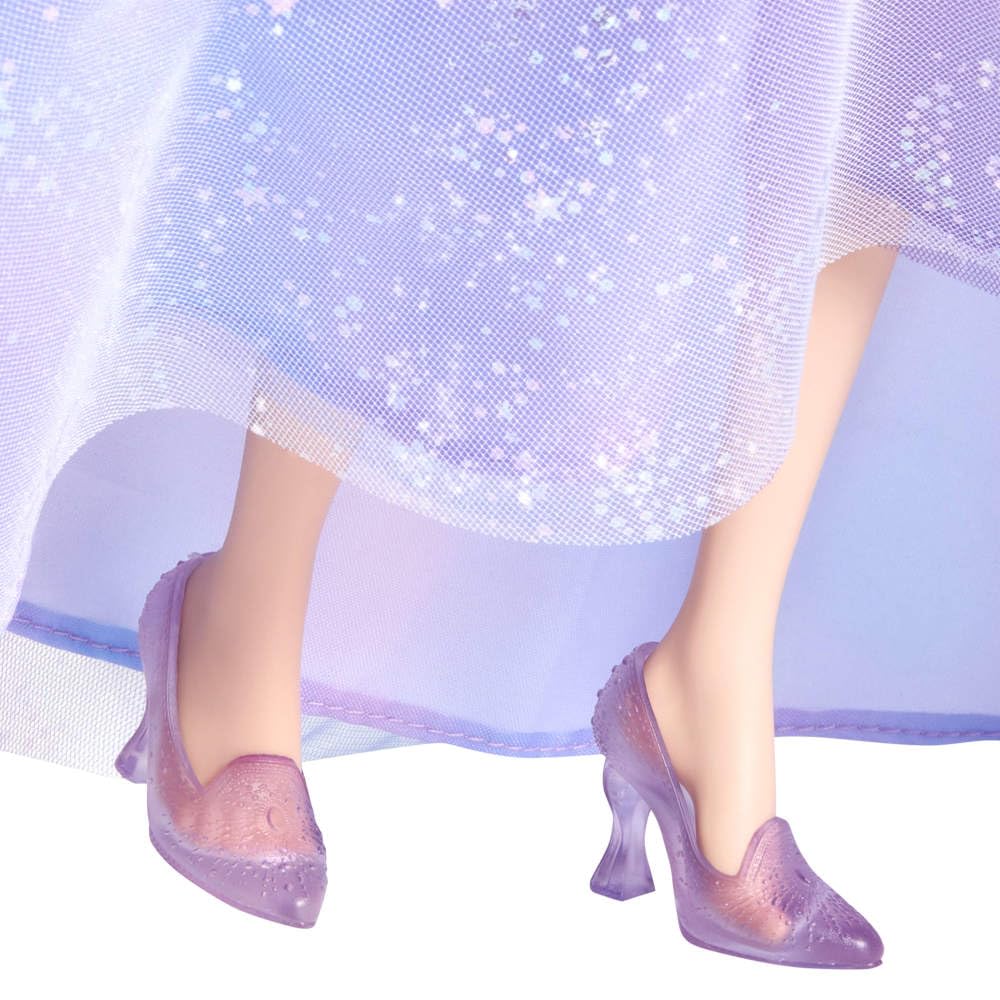 Mattel Glinda eleven articulation points enable dynamic posing.