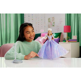 Mattel Glinda wand and tiara highlight iconic accessories for imaginative storytelling.