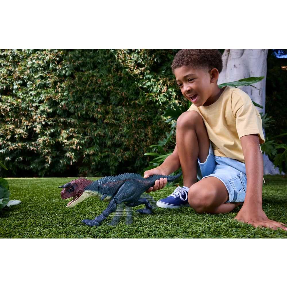 Mattel Jurassic World Carnotaurus chomping action ideal for thrilling attack scenes.